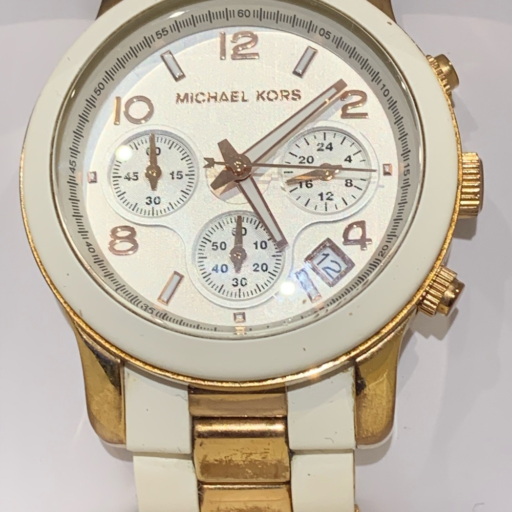 Gorgeous MK watch in White/Gold colour